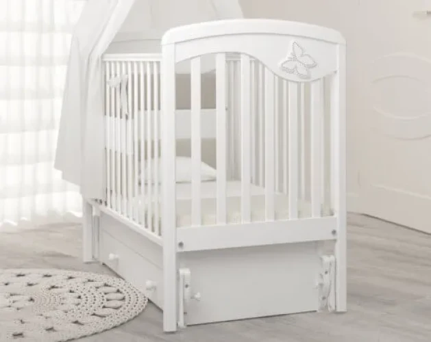 Детская кроватка на маятнике с ящиком Gandylyan Джулия белая купить в Кишиневе