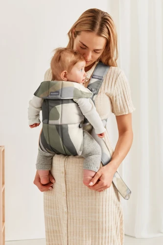 Анатомический рюкзак-кенгуру BabyBjorn Mini Cotton Khaki Green купить в Кишиневе