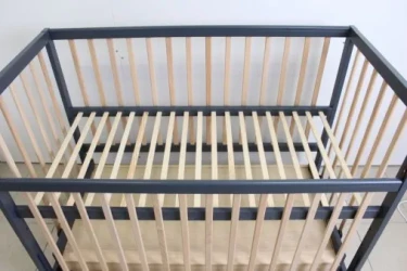 Детская кроватка Кузя София Антрацит Натур на маятнике с ящиком купить в Кишиневе. Фото 7
