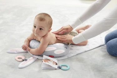 Covoraș pentru copii Fisher-Price Iepurașul cu pernuță, 76x40x9 cm cumpăra în Chișinau. Foto 2