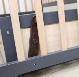 Детская кроватка Кузя София Антрацит Натур на маятнике с ящиком купить в Кишиневе. Фото 13